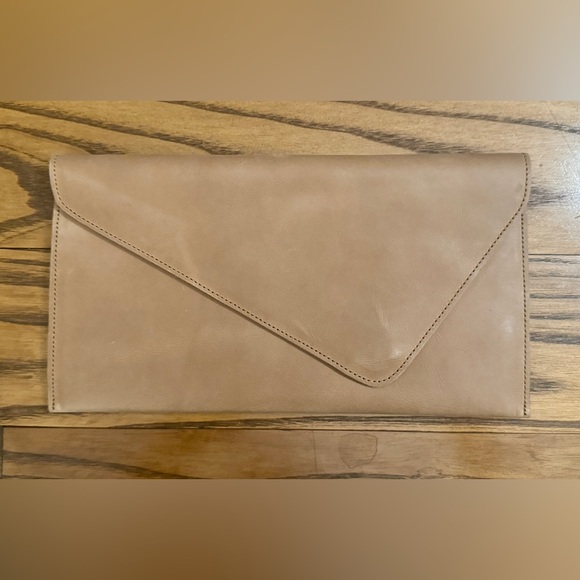 Nisolo Luisa Leather Clutch Almond Tan - Picture 12 of 15